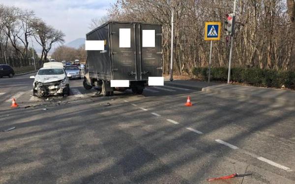 В Железноводске «ГАЗель» протаранила «Гранту», есть пострадавший